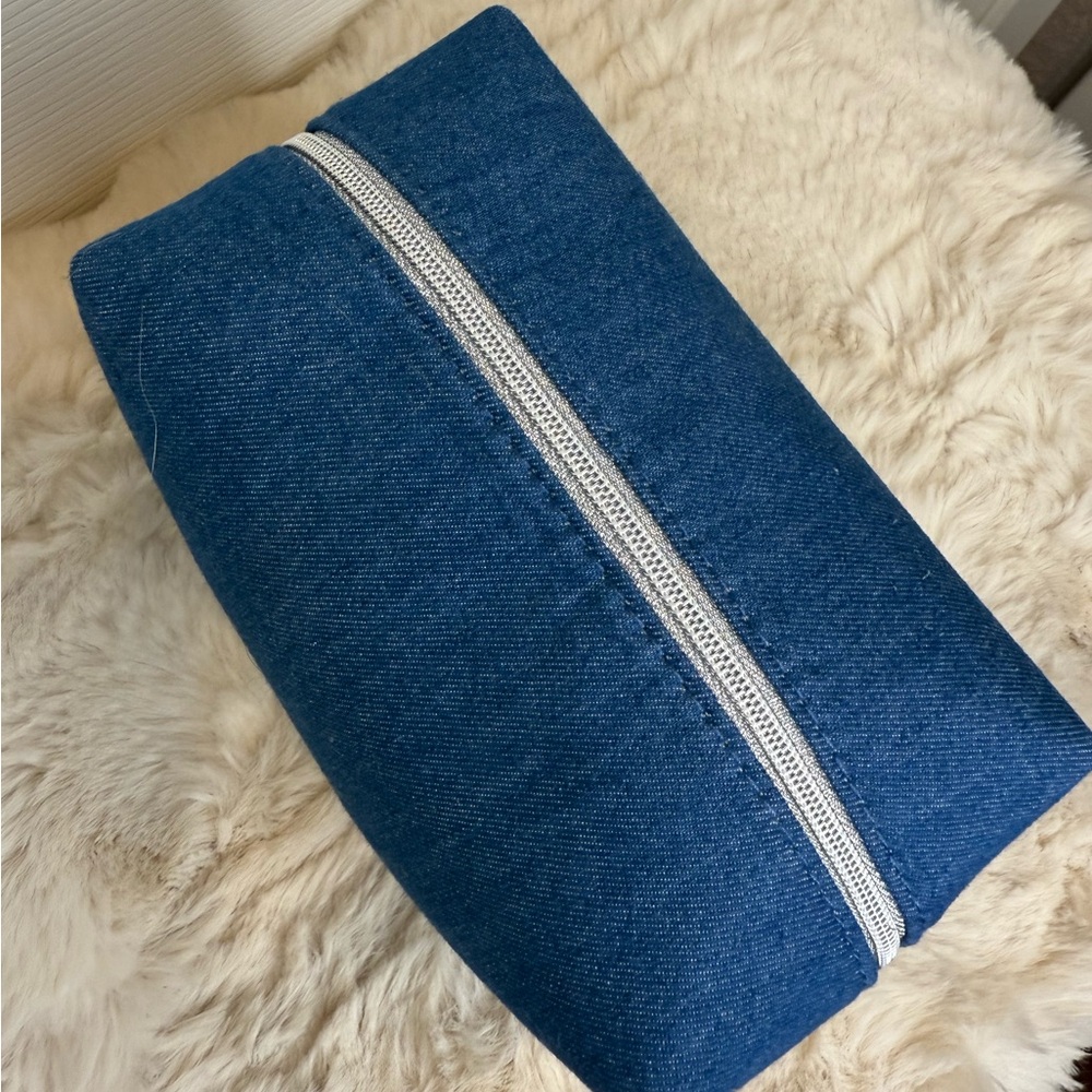 DIOR 2024 COSMETIC BEAUTY POUCH MAKEUP DEMIM BLUE BAG WITH STAR ZIPPER PULL - Picture 5 of 15